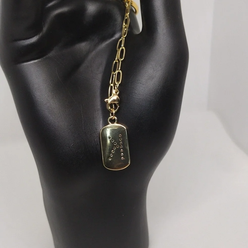 Elegant Gold Keychain with Stylish ‘K’ Pendant – Perfect Gift